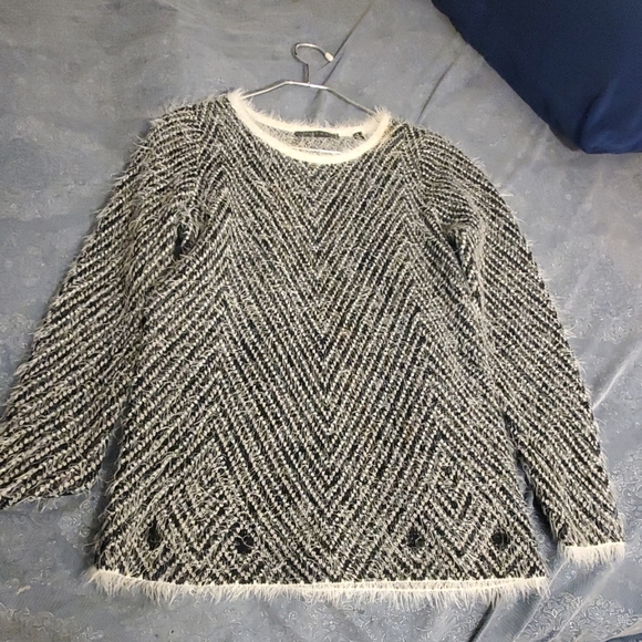 Sweater - Picture 1 of 2
